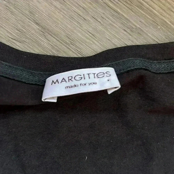 MARGITTES | Black t-shirt with  embroidered shoes - Picture 5 of 8